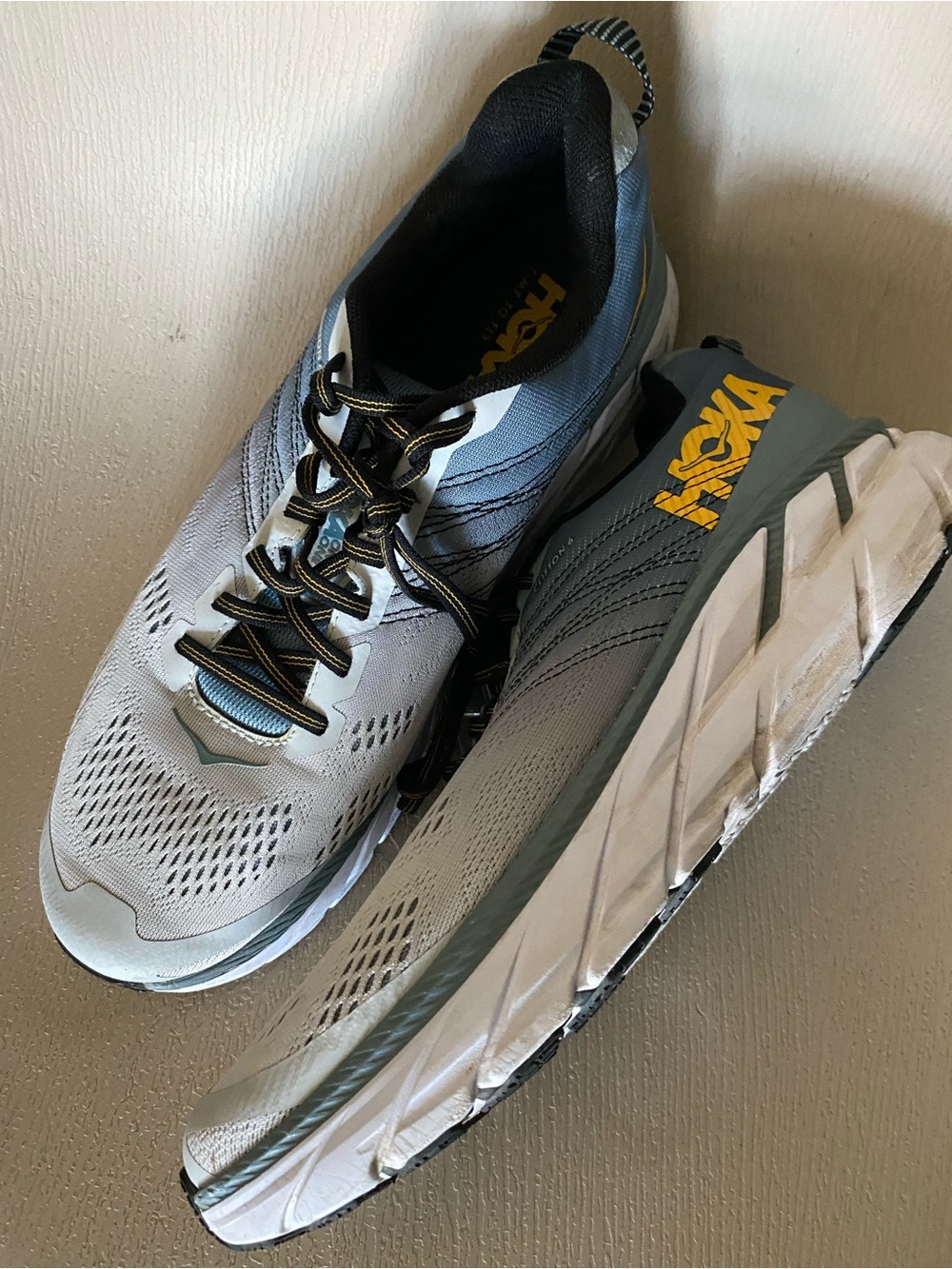 Hoka One One Clifton 6 Sneakers in Lead Lunar men size 10.5